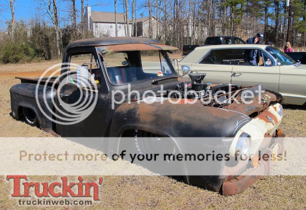 http://i1163.photobucket.com/albums/q550/Bosse92/bilar/1003trweb_0162010_blooddrag_custom_truck_showrusty_black_classic_truck.jpg