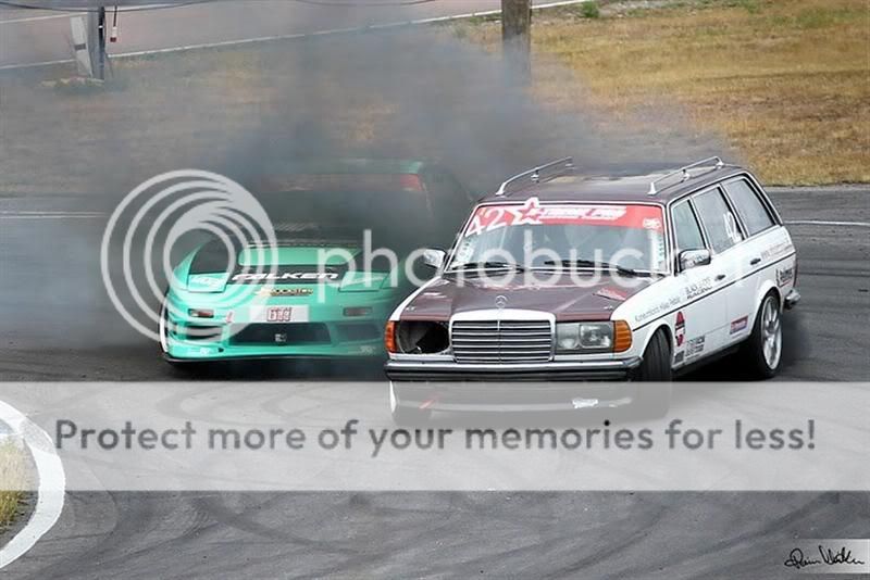 http://i1163.photobucket.com/albums/q550/Bosse92/bilar/black_smoke_racing_opt_1.jpg
