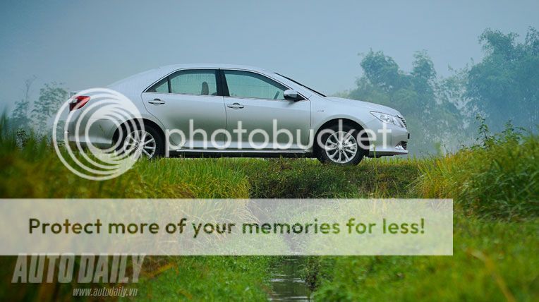 Camry 2.0E trên thảm lúa 3 màu tuyệt đẹp :) - 3