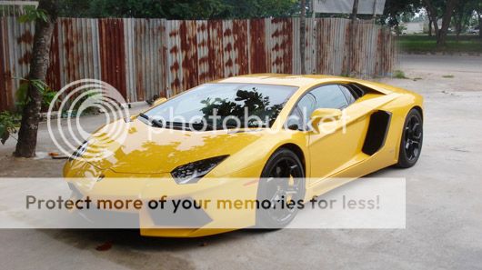 “Siêu bò” Aventador màu vàng “ghé thăm” ga-ra tại Sài Gòn - 1